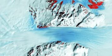 Antarktida drejt shkrirjes katastrofike nëse emetimet e karbonit nuk shkurtohen së shpejti