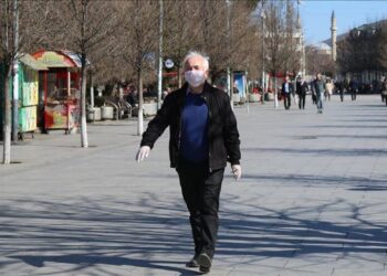 Masat e reja: Hiqen maskat për personat që ecin vetëm rrugës
