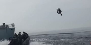 Ndodhte vetëm në filma, por tani edhe në realitet, marinsat testojnë kostumin fluturues