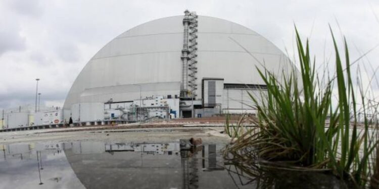 Rizgjohet reaktori 4 në Çernobil, shkencëtarët të shqetësuar