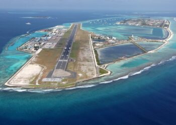 Duket sikur aeroplanët po zhyten në oqean: E frikshme dhe shumë e mrekullueshme – ulja në Aeroportin Mala