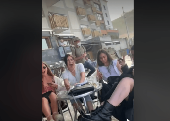 Vala e madhe i tmerron turistët