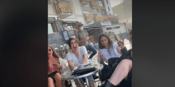 Vala e madhe i tmerron turistët