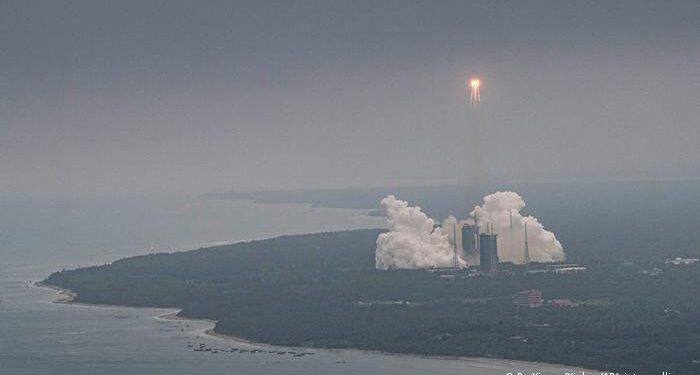 Publikohen pamjet: Momenti kur raketa kineze bie në Oqeanin indian