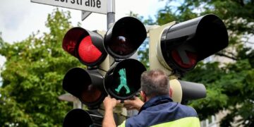 Shoferi dënohet me 250 franga pasi nuk kaloi në të gjelbrën