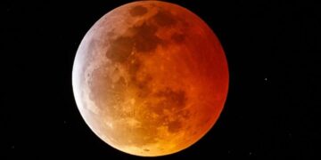 Ndiqni LIVE eklipsin spektakolar të Hënës!