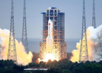 Çfarë dihet për raketën kineze, që pritet të bie sonte në Tokë?