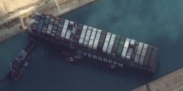 Egjipti sekuestron anijen “Ever Given” që bllokoi kanalin e Suezit