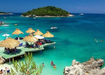 Plazhet po bëhen gati në Shqipëri, maji deri në 30 gradë Celsius