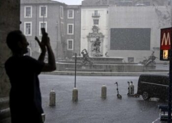 Roma “nën ujë”, stuhia përmbyt kryeqytetin italian