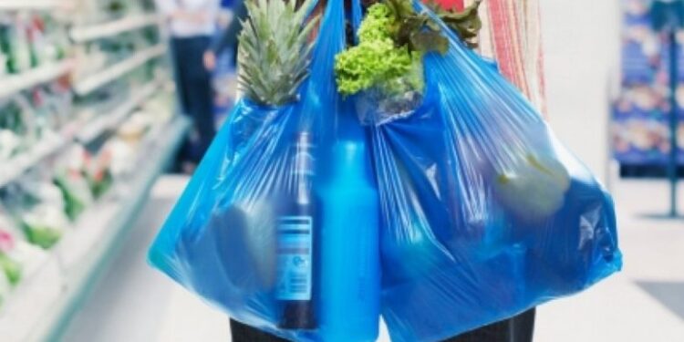 A duhet të ndalohet përdorimi i qeseve të plastikës në Kosovë?