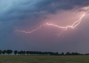 Mot i paqëndrueshëm në rajon, rrufeja vret një djalë 14 vjeçar