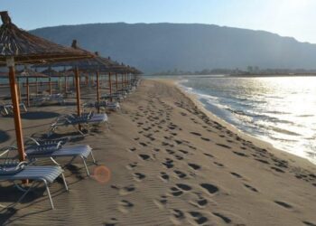 Hapet sezoni turistik në Velipojë