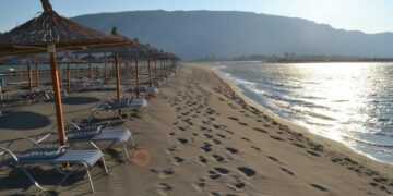 Hapet sezoni turistik në Velipojë