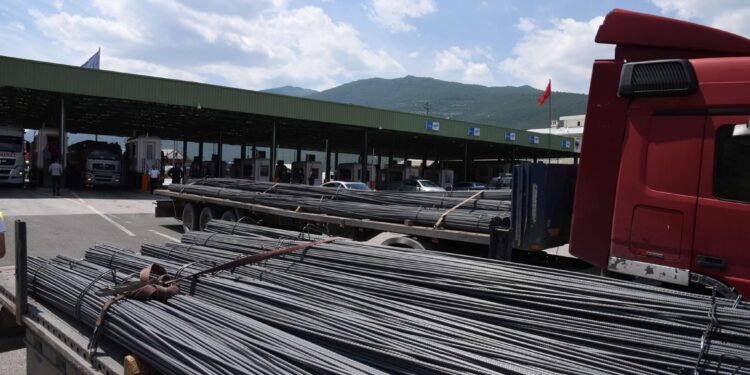 Për herë të parë në Kosovë kontrollohet cilësia e armaturës, kthehen prapa disa ngarkesa për jokualitet