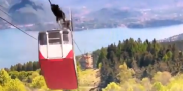 Publikohen pamjet e rënies së kabinës së teleferikut në tokë, në Itali – nga ku mbetën 14 të vdekur