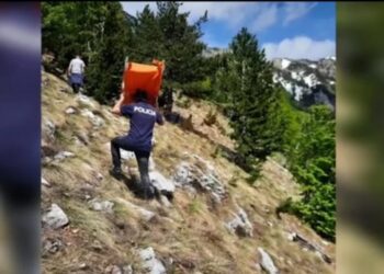 Turistja polake rrëzohet në Theth, shpëtohet pas 24 orësh nga policia