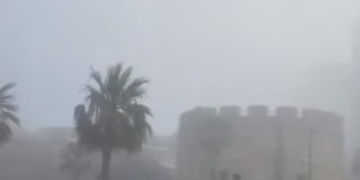 Bregdeti i Durrësit “pushtohet” nga mjegulla