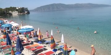 Bllokohen 22 plazhe në Shqipëri