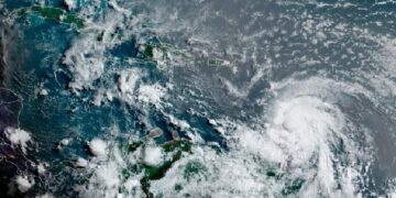 Uragani ‘Elsa’ nis sezonin para kohe, pritet të godasë Floridën