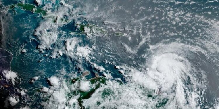 Uragani ‘Elsa’ nis sezonin para kohe, pritet të godasë Floridën