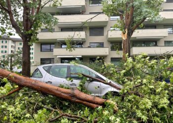 Cyrihu përfshihet nga një stuhi e fuqishme, “shkatërron” qytetin