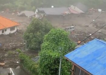 Viktima dhe të zhdukur nga rrëshqitjet e dheut në Japoni!