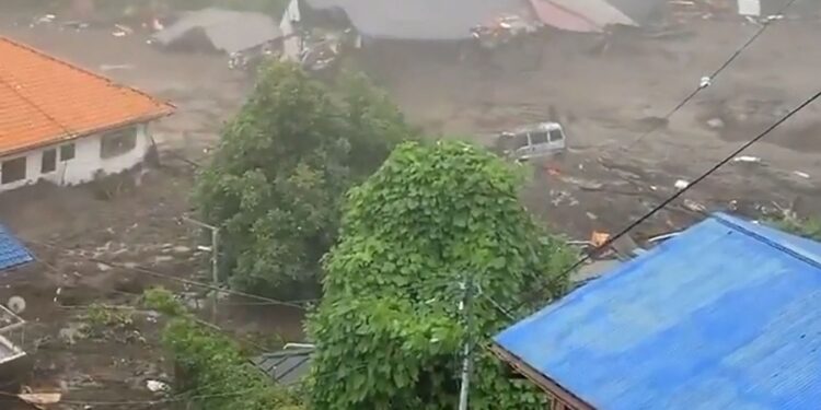 Viktima dhe të zhdukur nga rrëshqitjet e dheut në Japoni!