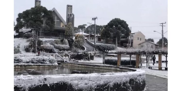 Jashtëzakonisht e rrallë: Bie borë në jug të Brazilit!