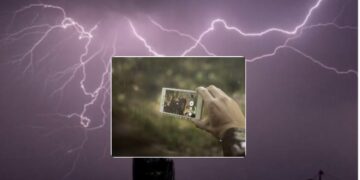 Rrufeja vret 11 njerëz që po fotografoheshin