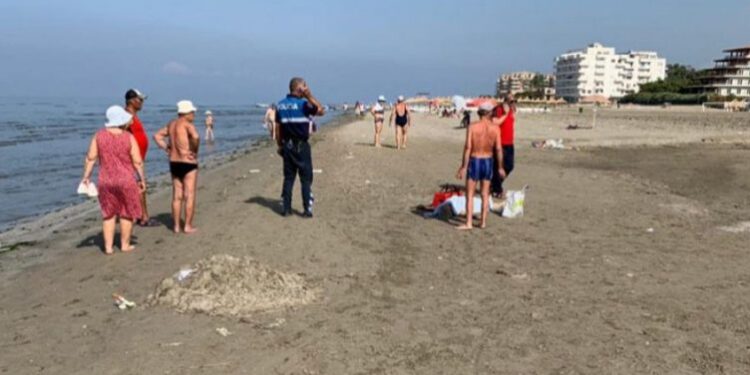 Mbytet një kosovar në plazhin e Durrësit