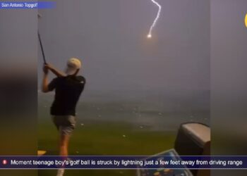 E jashtëzakonshme: Momenti kur rrufeja godet topin e golfit në ajër