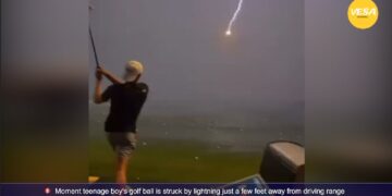 E jashtëzakonshme: Momenti kur rrufeja godet topin e golfit në ajër
