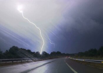 Dy motra i mbyt rrufeja, e treta lëndohet dhe dërgohet për trajtim në spital