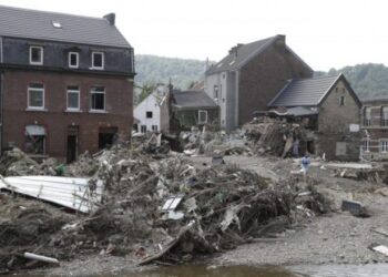 Sërish përmbytje dhe dramë: Uji bart vetura, përrenjtë në rrugë