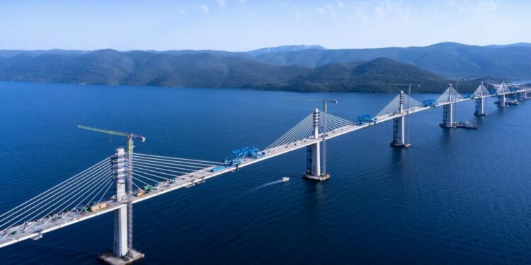 Pas 300 viteve realizohet ëndrra e kroatëve: Hapet ura që lidh tërë territorin e Kroacisë