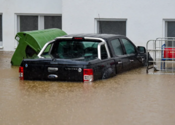 Gjermania përfshihet nga moti i ashpër, diku uji nëpër rrugë arriti deri në një metër lartësi!