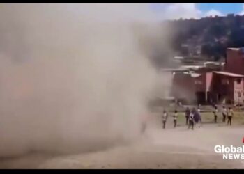 Tornado e pluhurit gjatë ndjeshjes së futbollit!