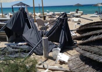 Tornado e papritur godet plazhen në Halkidiki!