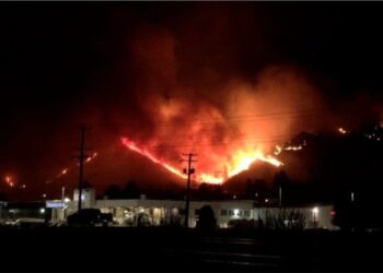 Vala e nxehtësisë në Kanada, rrufeja shkakton qindra zjarre në British Columbia!