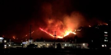 Vala e nxehtësisë në Kanada, rrufeja shkakton qindra zjarre në British Columbia!
