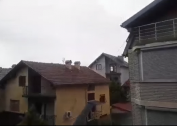 Momenti i goditjes së fuqishme të rrufesë në Prizren