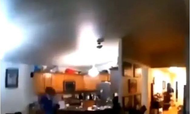 Dalin pamjet nga tërmeti 8.2 në Alaskë, njerëzit vrapojnë në panik