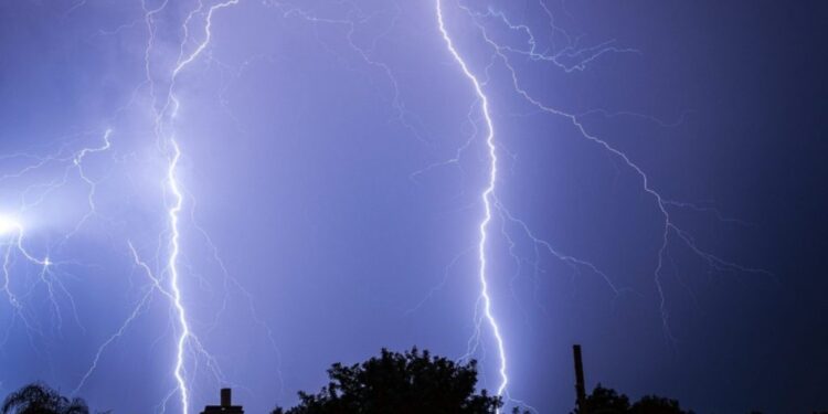 Instituti i Gjeoshkencave: Në 5 ditët e ardhshme, reshje dhe shkarkesa, por situata nuk ka ngjashmëri me Europën