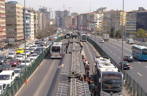 Metrobusi propozohet si formë transporti në rrugën Prishtinë-Fushë Kosovë