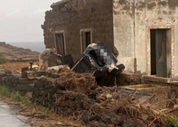 Tornado e fuqishme shkatërron një ishull në Itali