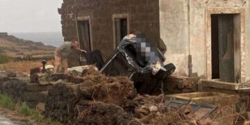 Tornado e fuqishme shkatërron një ishull në Itali