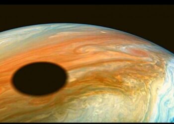 Një asteroid gjigand godet Jupiterin!?