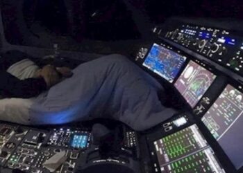 Nëse keni frikë nga fluturimet e natës, kjo fotografi mund të thellojë frikën tuaj edhe më shumë
