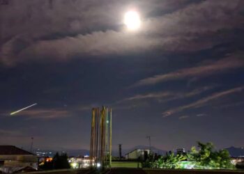 Meteori prek atmosferën e Tokës